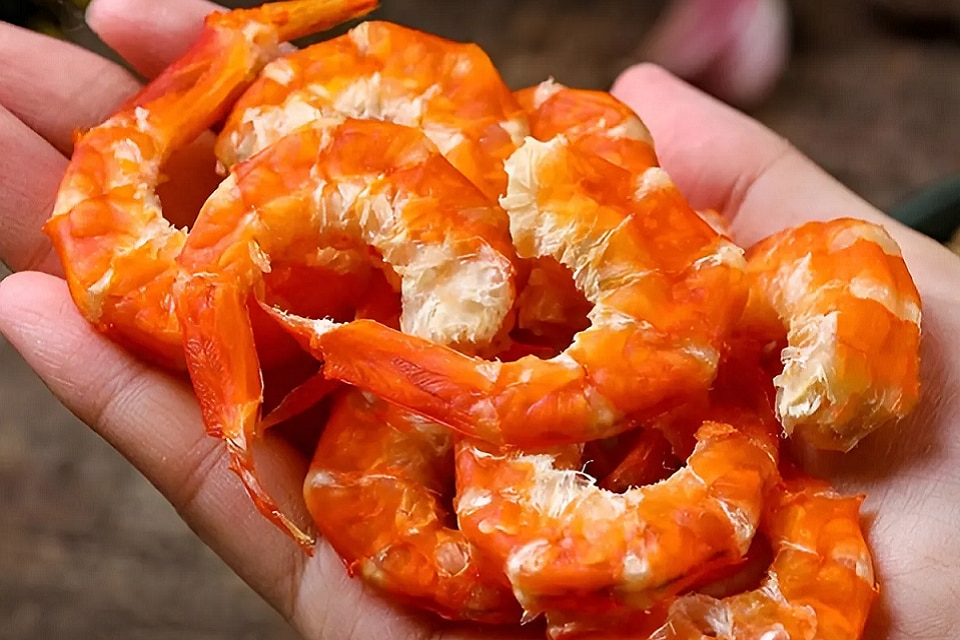 Cách làm tôm khô bằng lò vi sóng 7