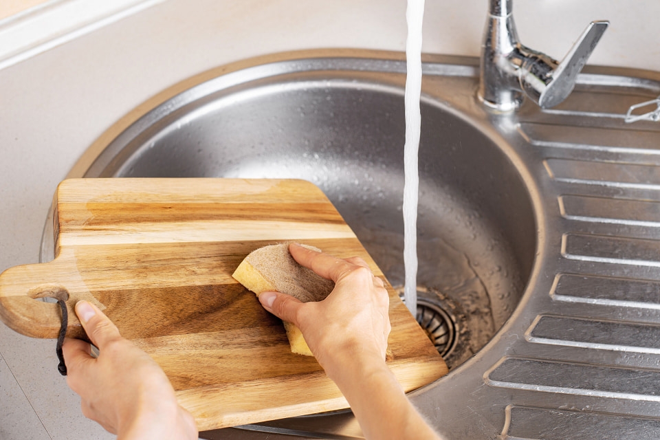 Cách làm sạch thớt gỗ 1