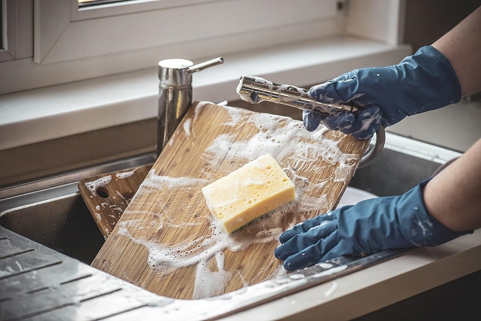 Cách làm sạch thớt gỗ 8