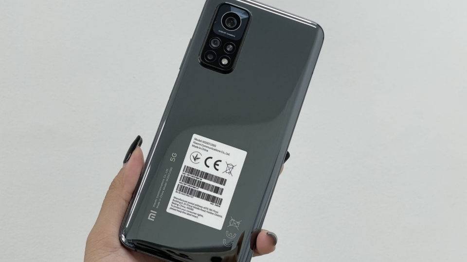 Xiaomi Mi 10T Pro có camera chính 108MP, camera góc rộng 13MP và camera macro 5MP