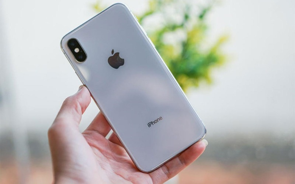 Màn OLED được sử dụng từ phiên bản iPhone X