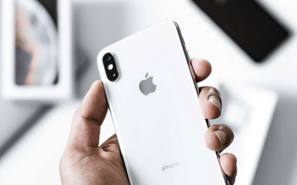 iPhone dựng có giá thành rẻ hơn hàng chính hãng