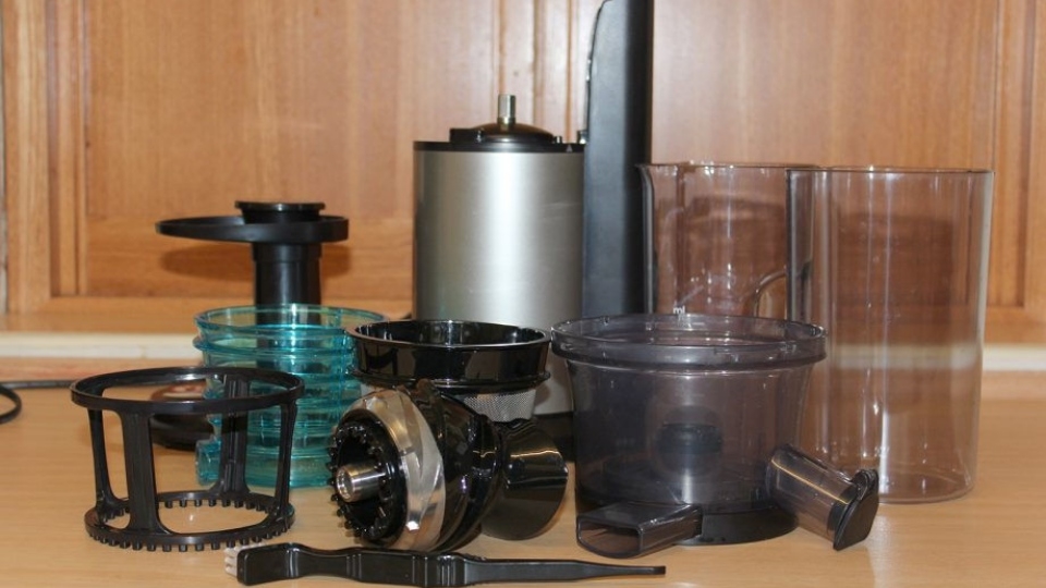 Máy ép chậm Panasonic PAVH-MJ-L500SRA có thiết kế nhỏ gọn, đơn giản