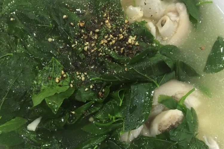 Canh móng giò rau ngót