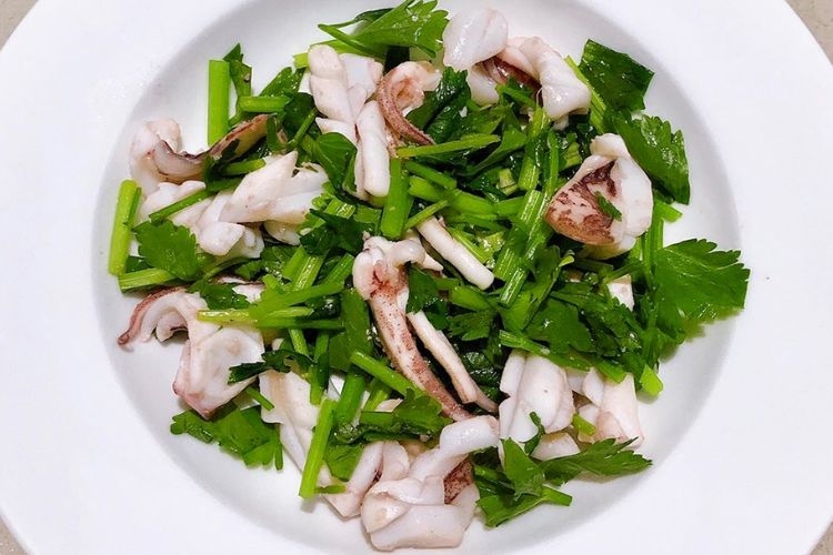 Mực xào cần tây