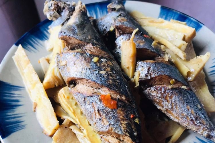 Cá lồ ồ kho măng