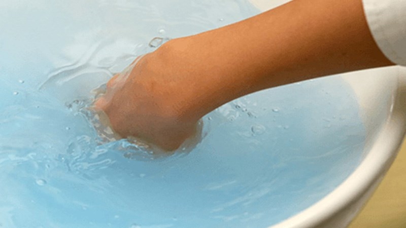 cách tẩy vết cà phê trên quần áo - Ảnh 10