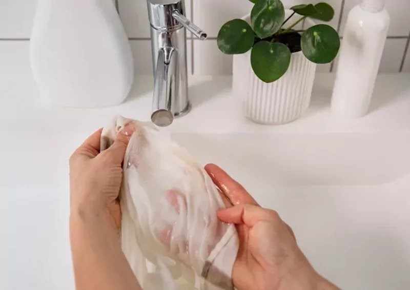 cách tẩy vết cà phê trên quần áo - Ảnh 15