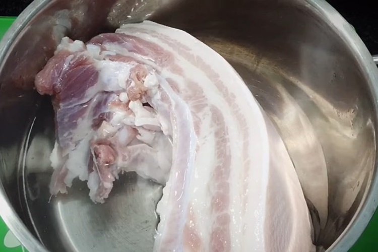 Cách nấu thịt kho măng mềm ngon chuẩn vị, chua cay đậm đà dễ dàng ngay tại nhà - Hình 4