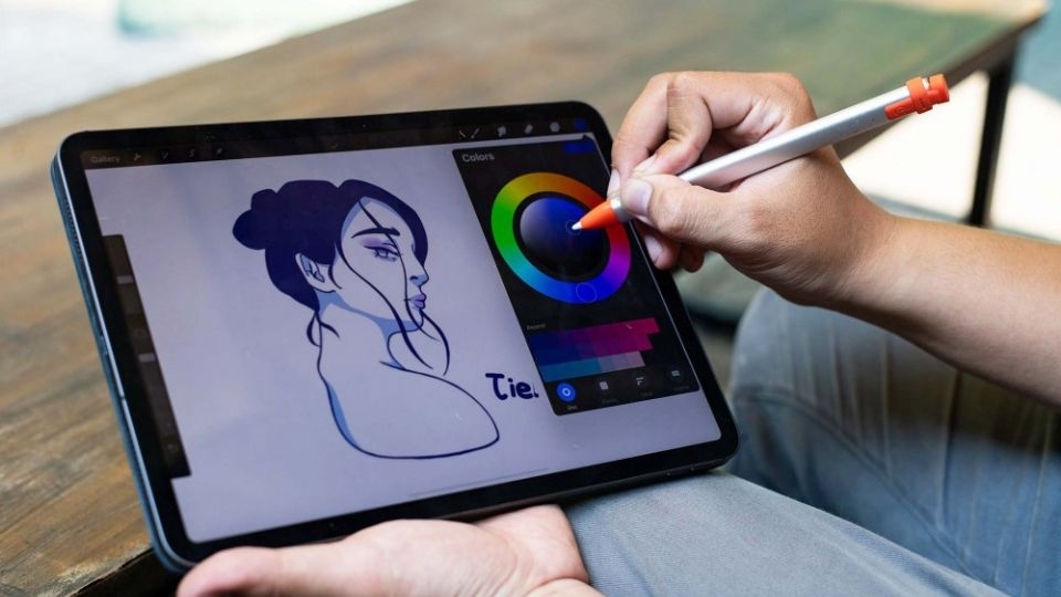 Vì sao nên dùng bút cảm ứng cho laptop?