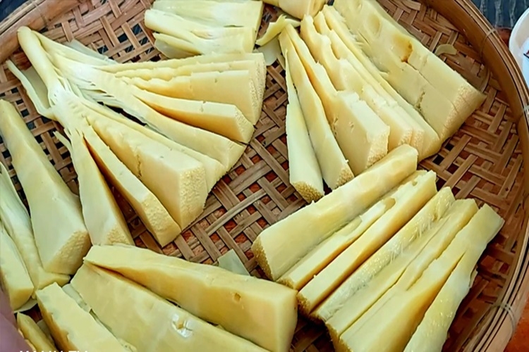 Bí quyết cách làm măng khô vàng ươm, thơm ngon sử dụng được lâu ngay tại nhà - Hình 4