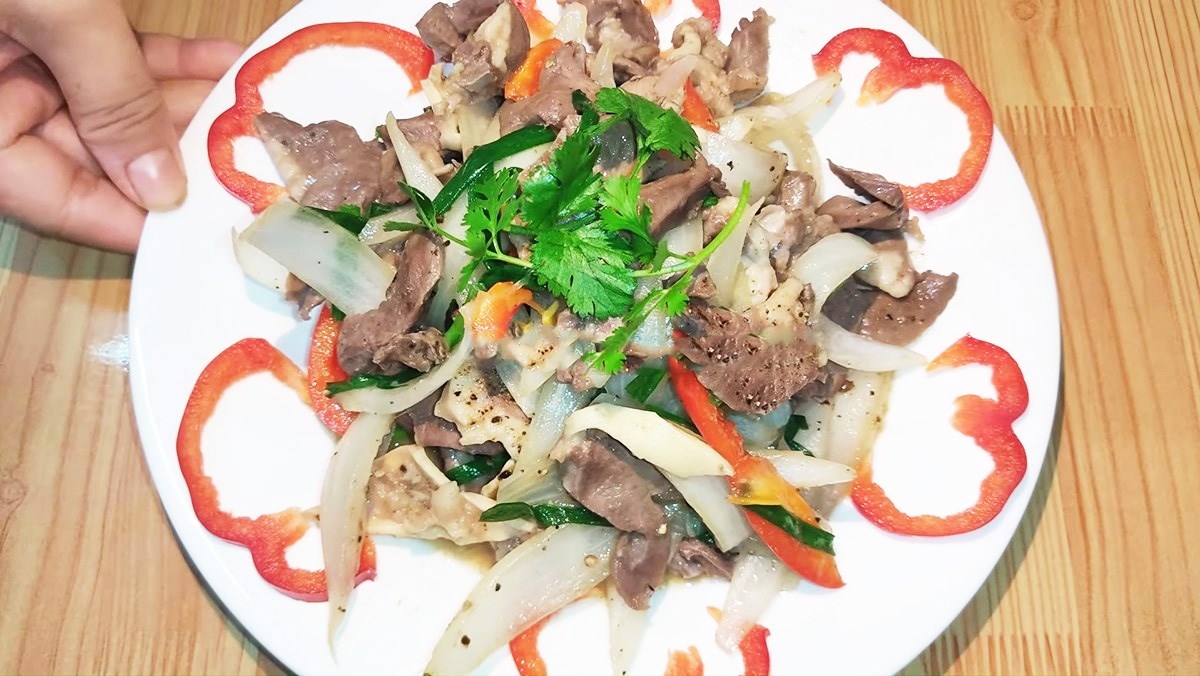 cách xào tim lợn với hành tây (ảnh 5)