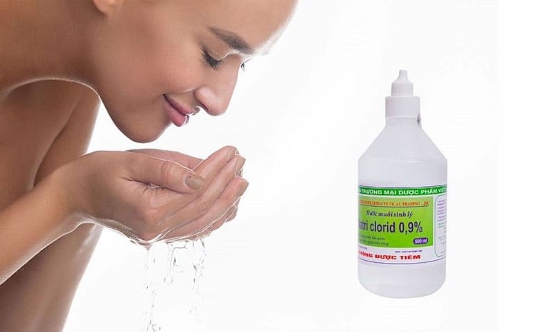 Rửa mặt bằng nước muối hình 2