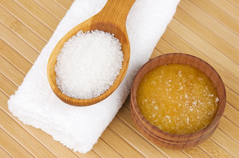 Rửa mặt bằng nước muối hình 6