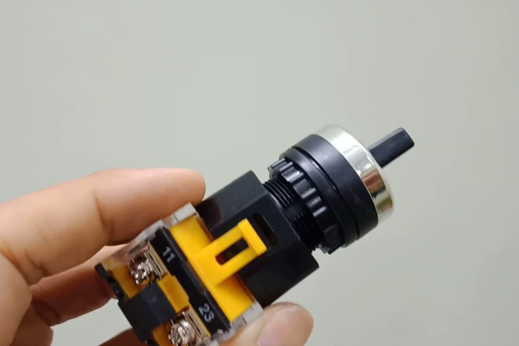 Tìm hiểu về công tắc xoay 3 vị trí, từ cấu tạo đến nguyên lý hoạt động, ứng dụng - hình 1