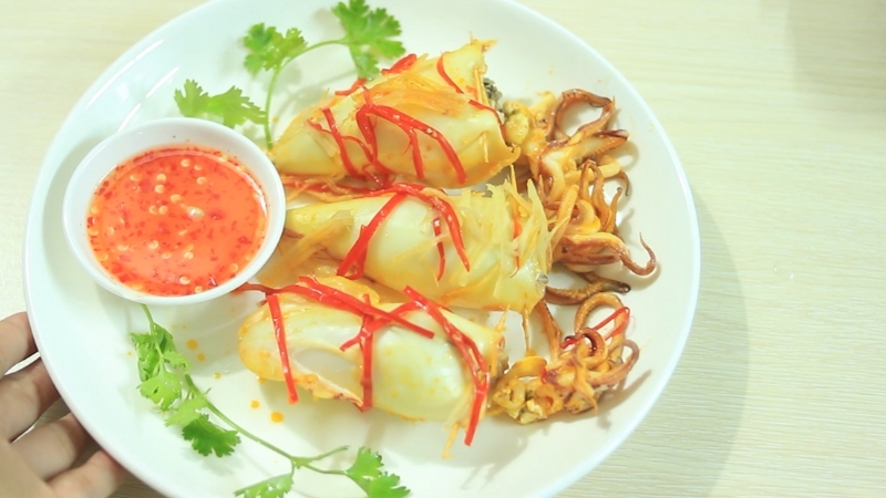 Thành phẩm mực nhồi thịt hấp gừng