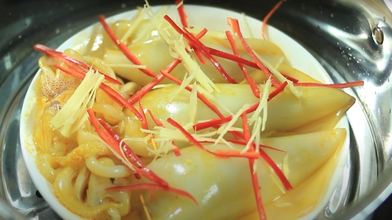 Cách chế biến mực nhồi thịt hấp gừng (hình 5)