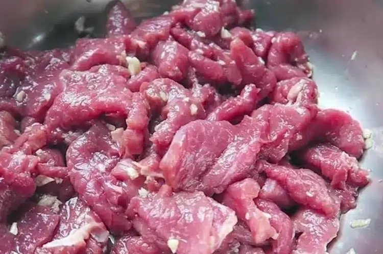 Cách chế biến thịt trâu xào khế (Hình 3)