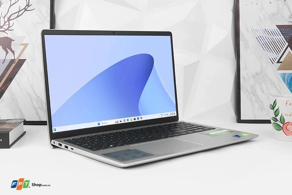 Laptop Dell Inspiron 15 N3530 i5 1335U/16GB/512GB/15.6"FHD/NVIDIA MX550 2GB/Win11/Office HS21