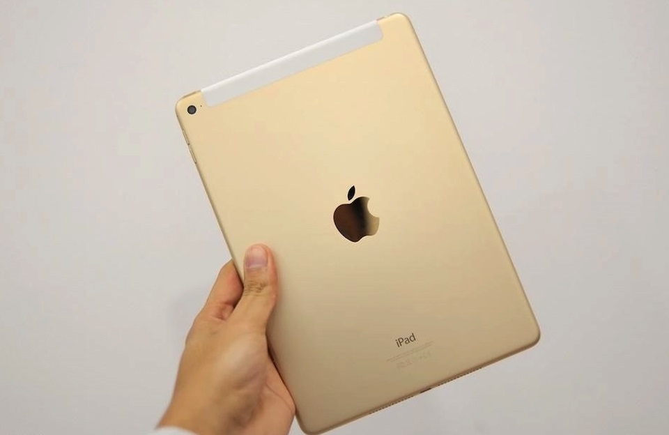 Đặt iPad ở xa các thiết bị có từ tính mạnh.