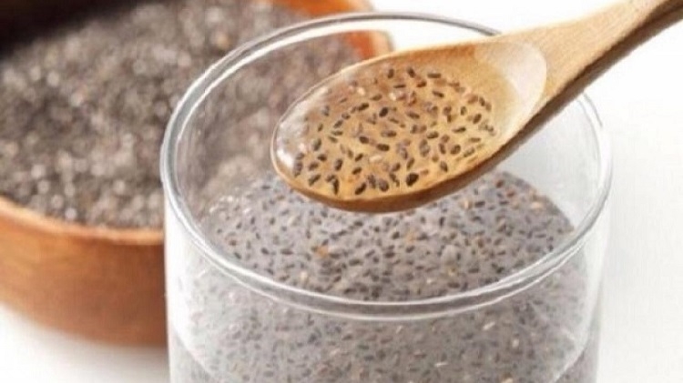 Ngâm hạt chia trong nước