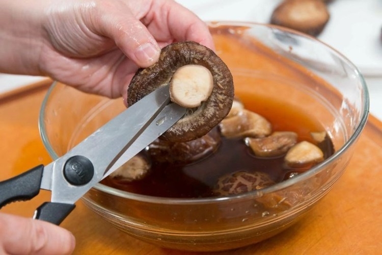 2 cách nấu canh nấm hương bổ dưỡng và thơm ngon khó cưỡng cho bữa cơm gia đình - Hình 1