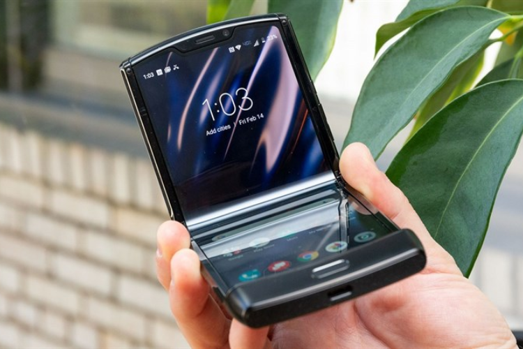 Motorola RAZR 2019: Điện thoại gập lạ nhất “bản đồ” công nghệ