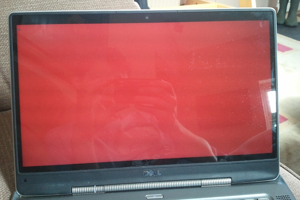 Màn hình laptop Dell bị chết màu