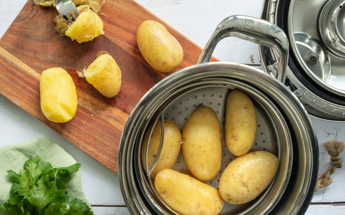 Luộc khoai tây bao lâu thì chín? Bí quyết luộc khoai tây ngon