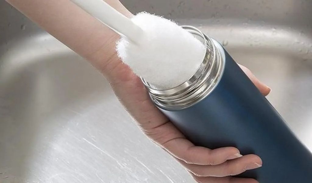 C&aacute;ch vệ sinh b&igrave;nh giữ nhiệt mới mua đơn giản v&agrave; hiệu quả