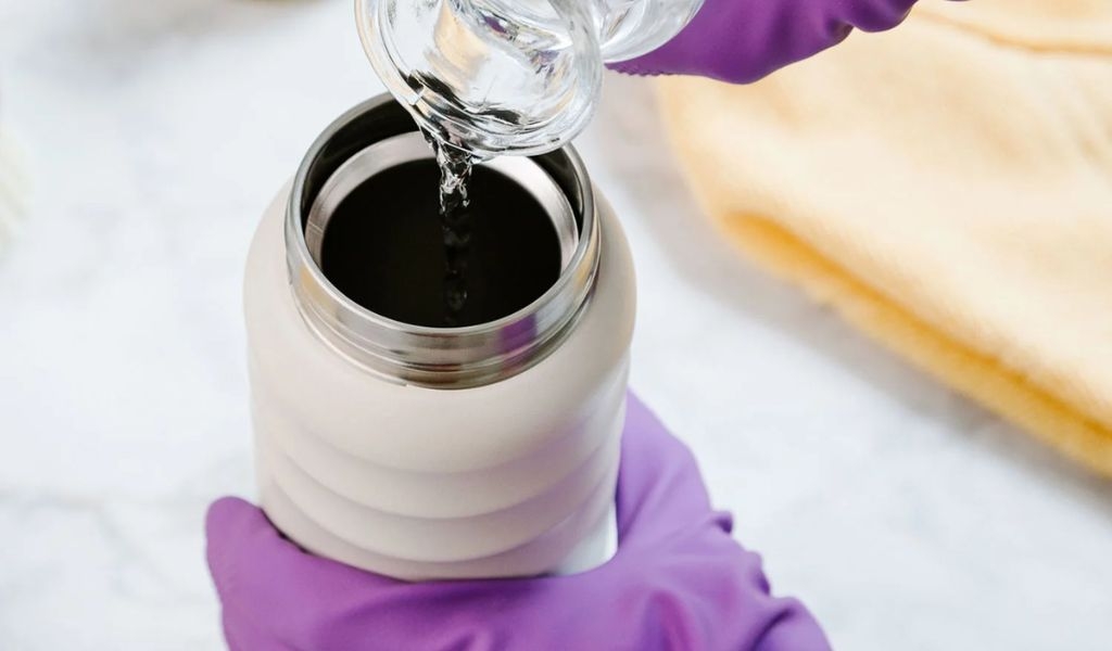 Cách vệ sinh bình giữ nhiệt mới mua đơn giản và hiệu quả để sử dụng bền lâu 2