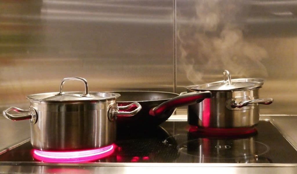 Bếp hồng ngoại Kangaroo của nước nào? Ưu nhược điểm là gì và những ai nên mua? 3