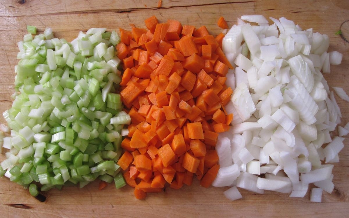 Làm pizza từ bánh mì sandwich bằng nồi chiên không dầu (ảnh 2)