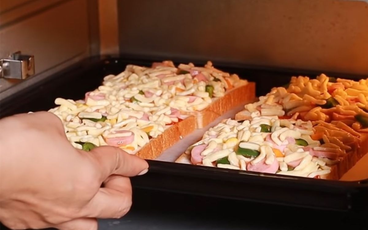 Làm pizza từ bánh mì sandwich bằng nồi chiên không dầu (ảnh 4))