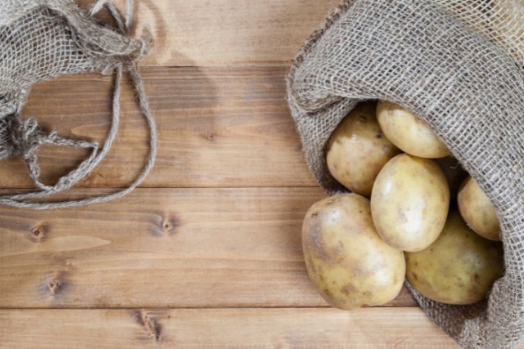Không nên bảo quản khoai tây trong tủ lạnh