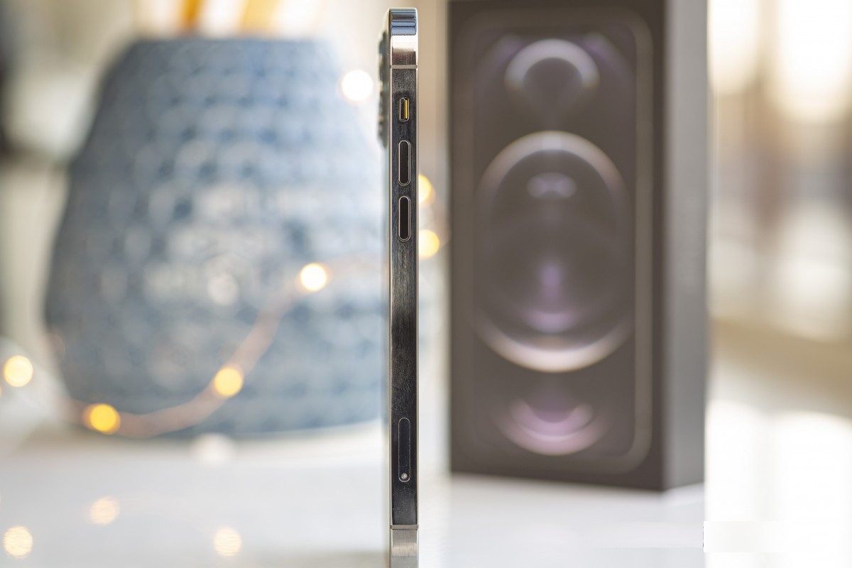 So sánh iPhone 12 và 12 Pro - hình 5