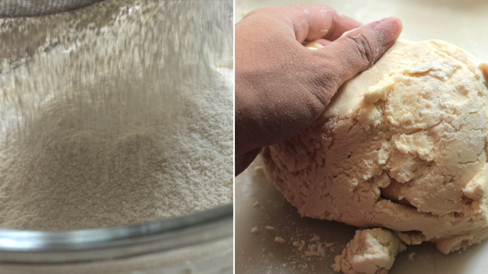 Trộn bột cùng hỗn hợp bơ đánh nhuyễn.