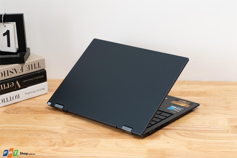 Laptop cảm ứng cho sinh viên 2024 (hình 1)