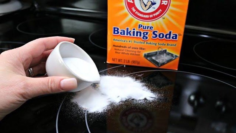 làm sạch vết cháy trên bề mặt bếp hồng ngoại 4