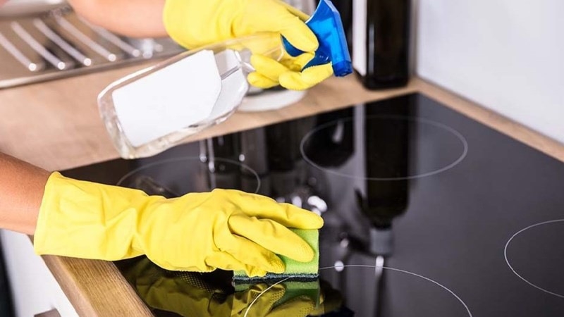 làm sạch vết cháy trên bề mặt bếp hồng ngoại 6