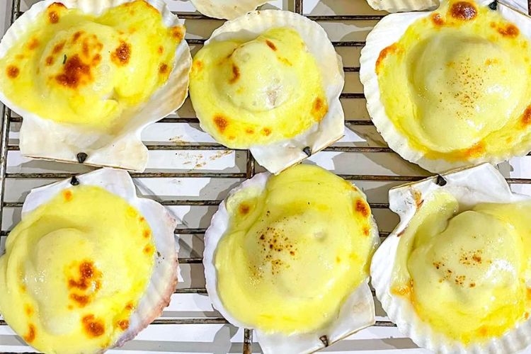 Chế biến sò điệp nướng phô mai