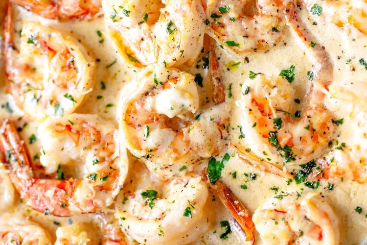 Phủ phô mai lên tôm