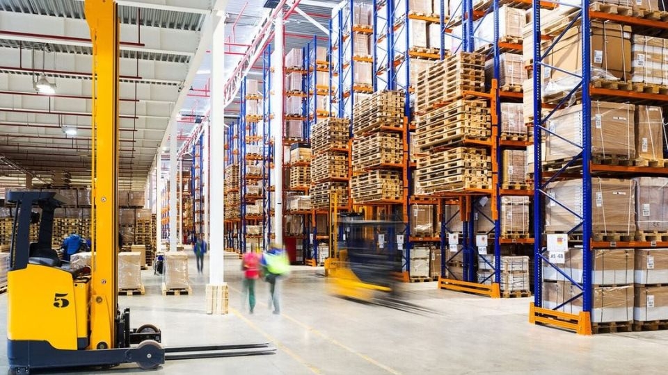 Hàng sẽ được vận chuyển tới các kho hàng liên kết tại địa phương.