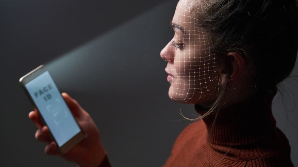 Sử dụng Touch ID hoặc Face ID