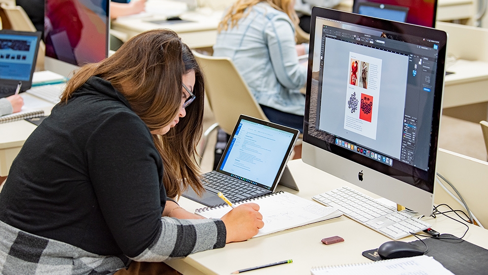 Xu hướng toàn cầu hóa cũng góp phần thúc đẩy sự phát triển của ngành Thiết kế đồ họa