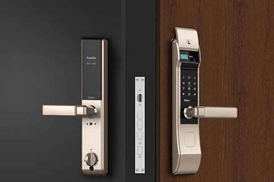 Chọn khóa cửa phù hợp với thiết kế của ngôi nhà.