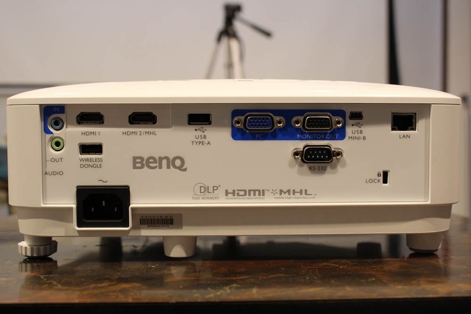 Máy chiếu BenQ nổi bật với hệ thống cổng kết nối đa dạng