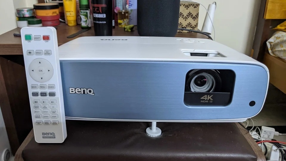 Giá máy chiếu BenQ có đắt không?