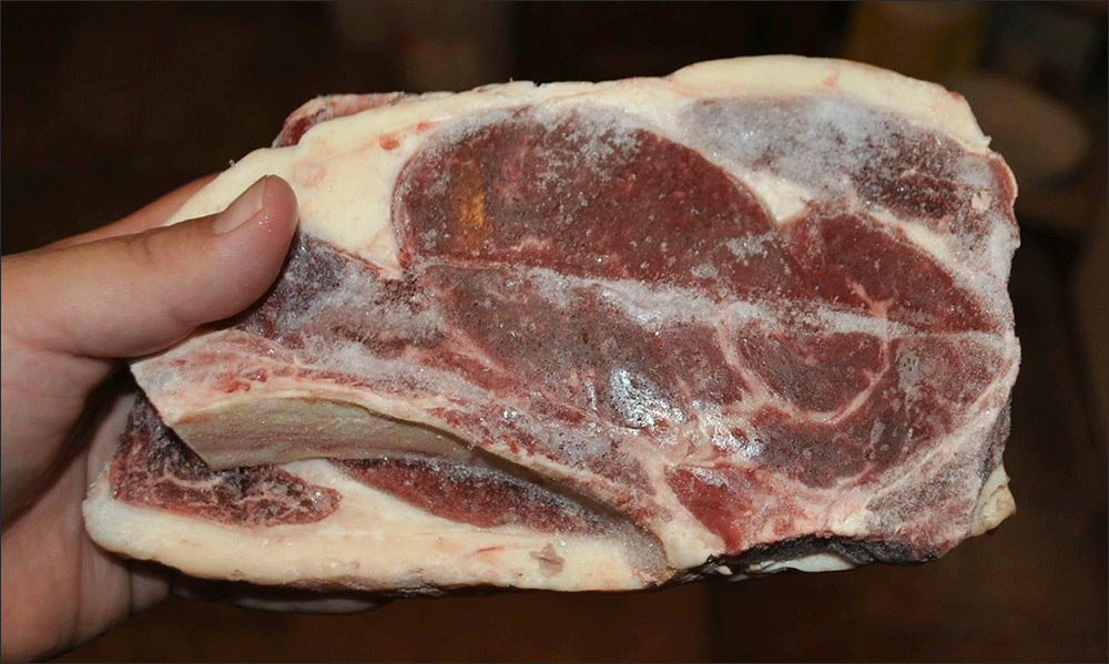 Thịt bị cháy lạnh không nên bỏ trong ngăn đông tủ lạnh