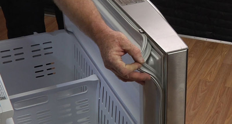 Cách vệ sinh kẽ tủ lạnh (ảnh 6)